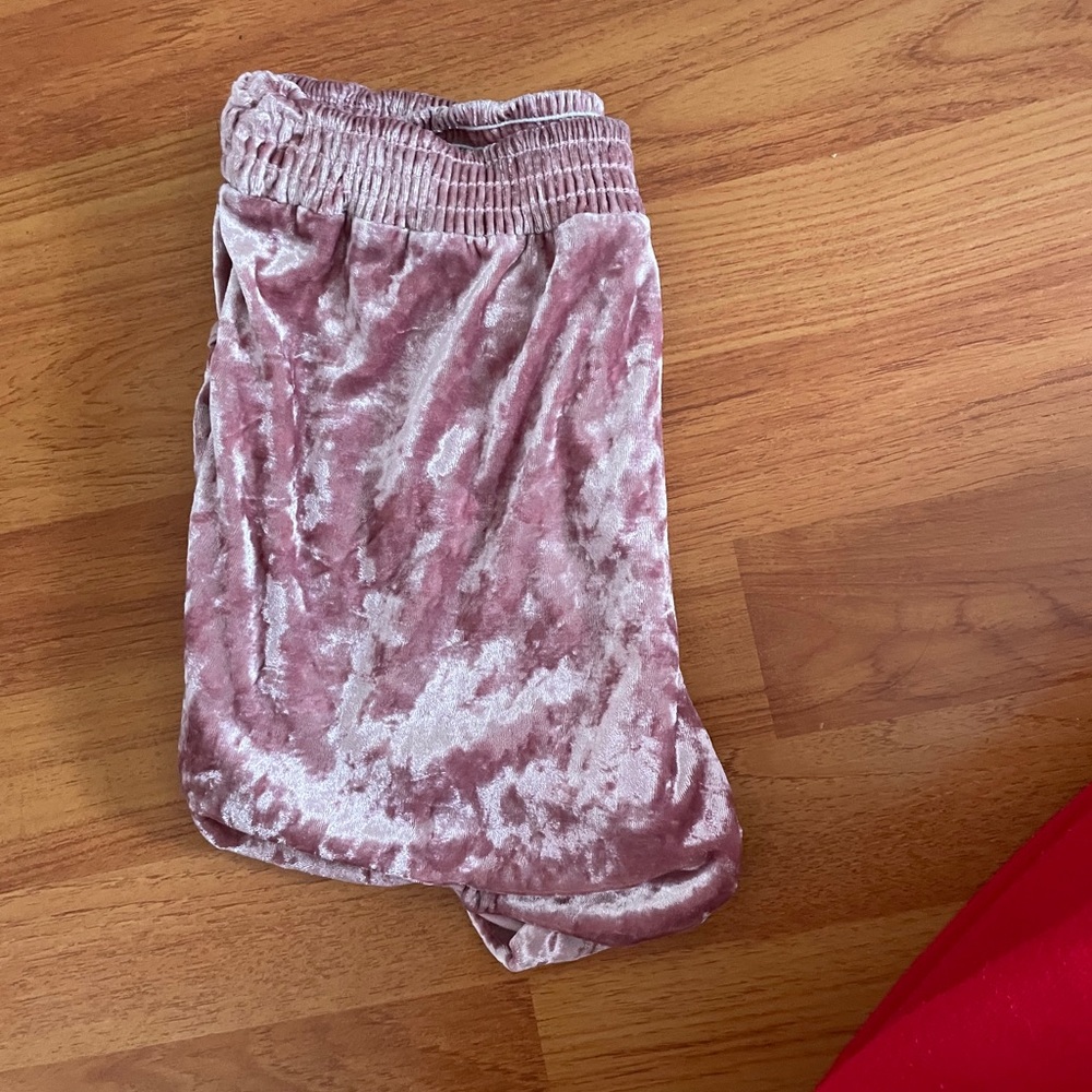 Shorts - Picture 2 of 3